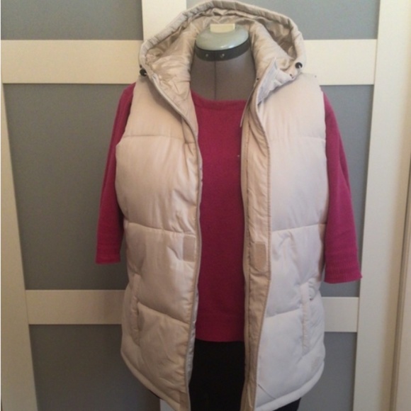 New Balance Puffer Quilted Vest With Hood - Picture 3 of 8